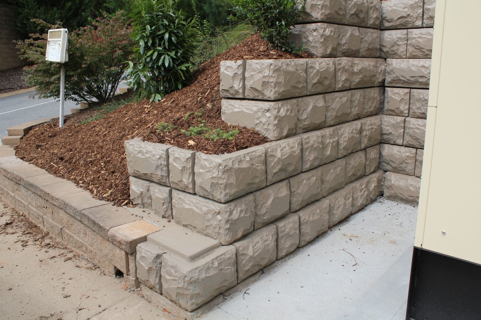 Castlestone Retaining Wall – Olympus Precast